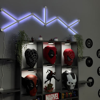 ARGB LED Duvar Işık Çubuğu – zikzak düzen, koleksiyon rafı üstünde